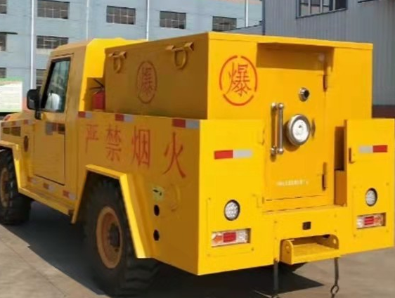 酒泉凯龙爆破器材运输车：保障爆破任务的安全运行